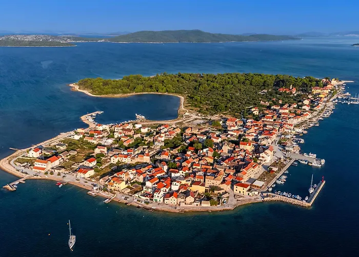 In Zecevo Rogoznicko - Sibenik Riviera 35524 * Zečevo